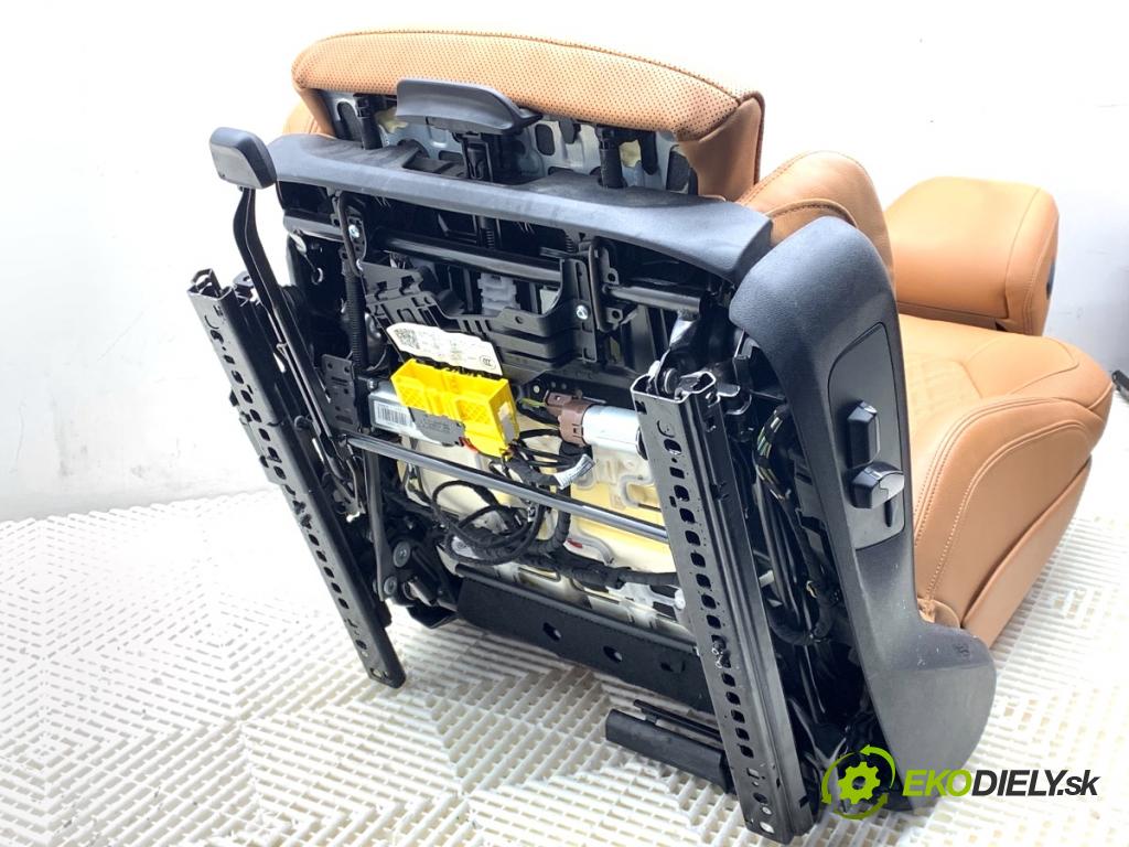 BMW G30 sedan 2022 140 kW 520 d xDrive 1995 sedadla sedačky sedadlo boční