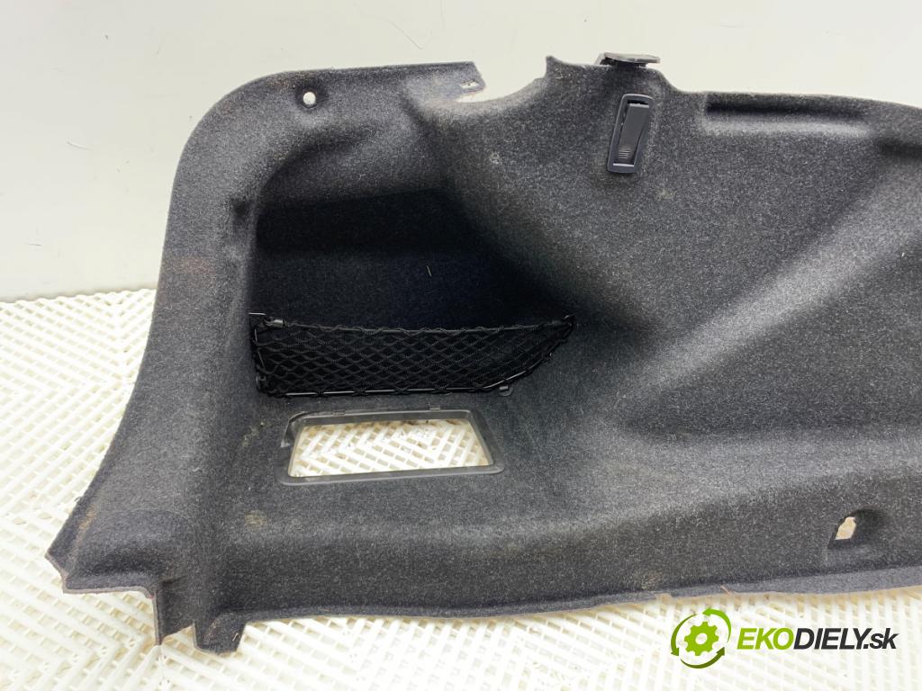 BMW G30 sedan 2022 140 kW 520 d xDrive 1995 čalúnenie kufra ľavy 7942875