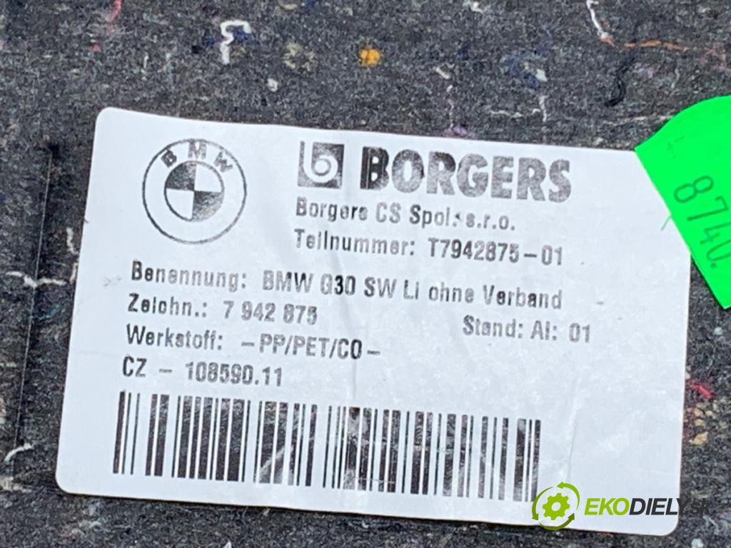 BMW G30 sedan 2022 140 kW 520 d xDrive 1995 čalúnenie kufra ľavy 7942875