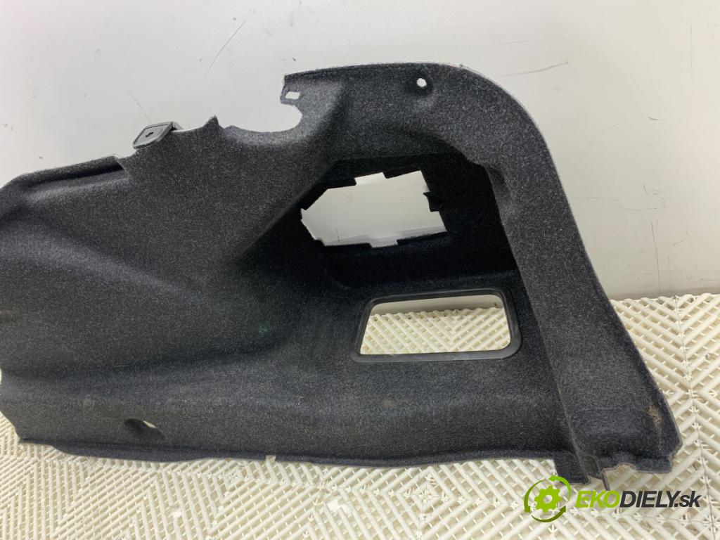 BMW G30 sedan 2022 140 kW 520 d xDrive 1995 čalúnenie kufra pravy 7373570