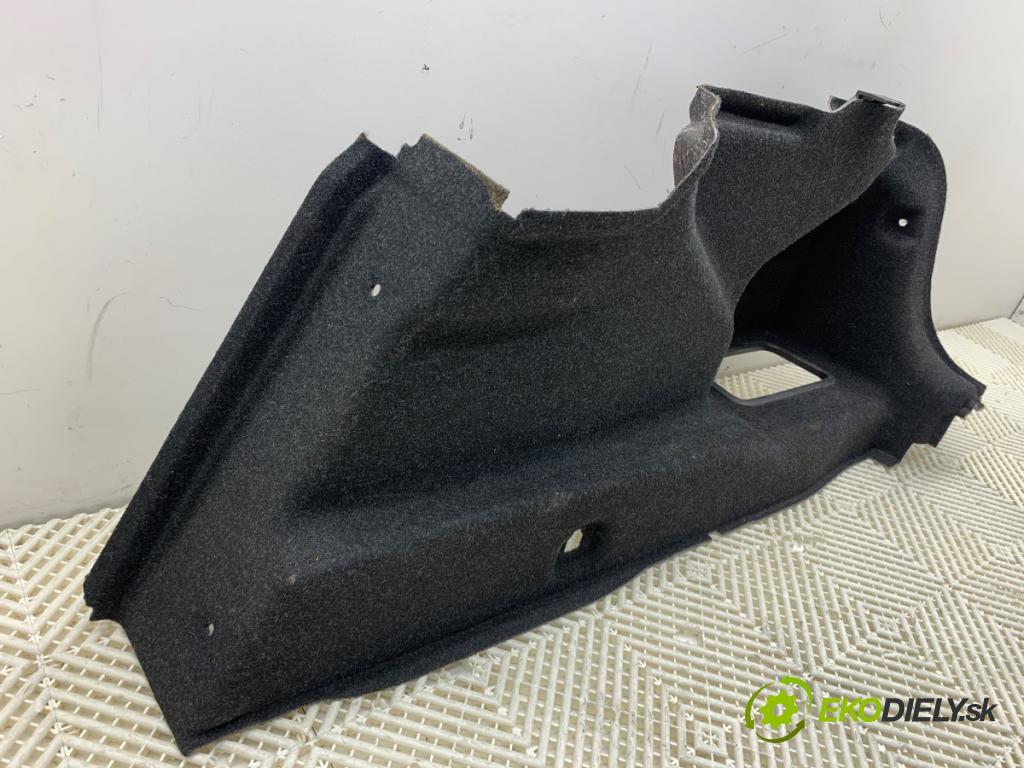 BMW G30 sedan 2022 140 kW 520 d xDrive 1995 čalúnenie kufra pravy 7373570