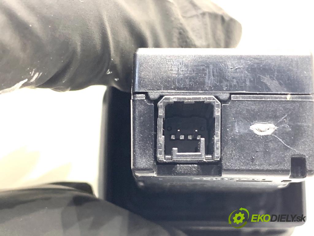 LAND ROVER RANGE ROVER EVOQUE SUV 2025 150 kW 2.0 D200 MHEV 4x4 1997 HNÍZDO: USB C R8A2-19010-AB