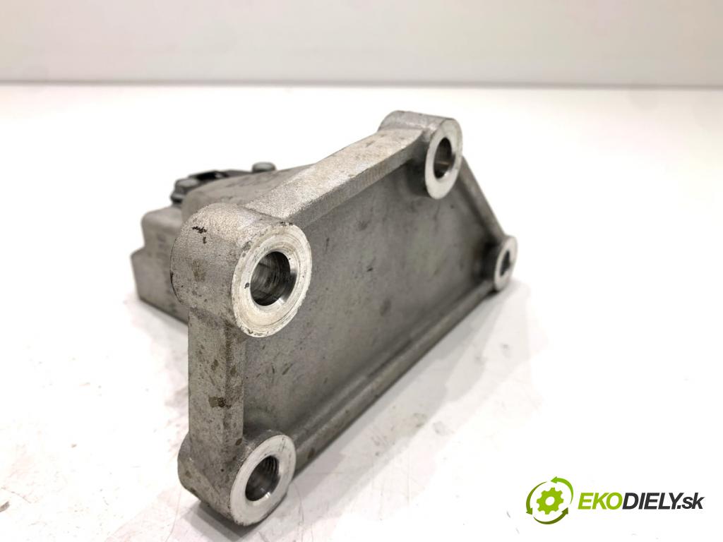 KIA CEED liftback 2020 85 kW 1.6 CRDi 115 1598 Držiak Motor