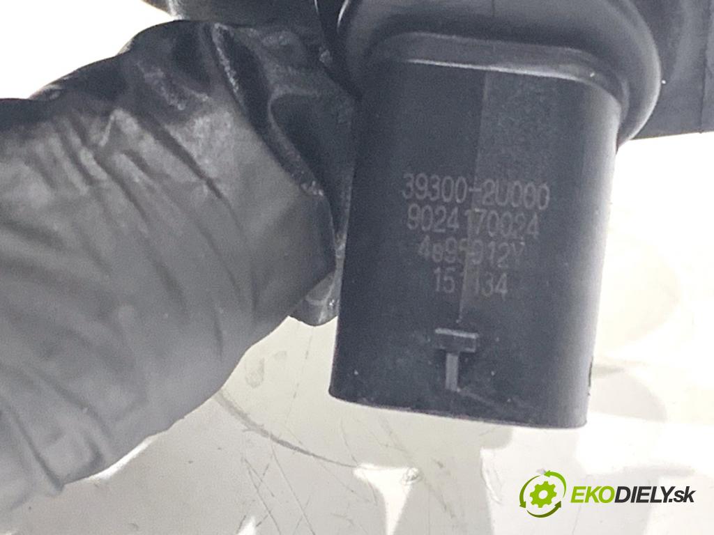 KIA CEED liftback 2020 85 kW 1.6 CRDi 115 1598 snímač pozice vačkového hřídele 39300-2U000 (Snímač polohy klikového hřídele)