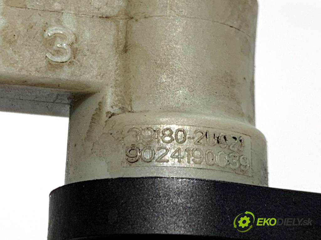 KIA CEED liftback 2020 85 kW 1.6 CRDi 115 1598 snímač pozice hřídele klikového 39180-2U021 (Snímač polohy klikového hřídele)