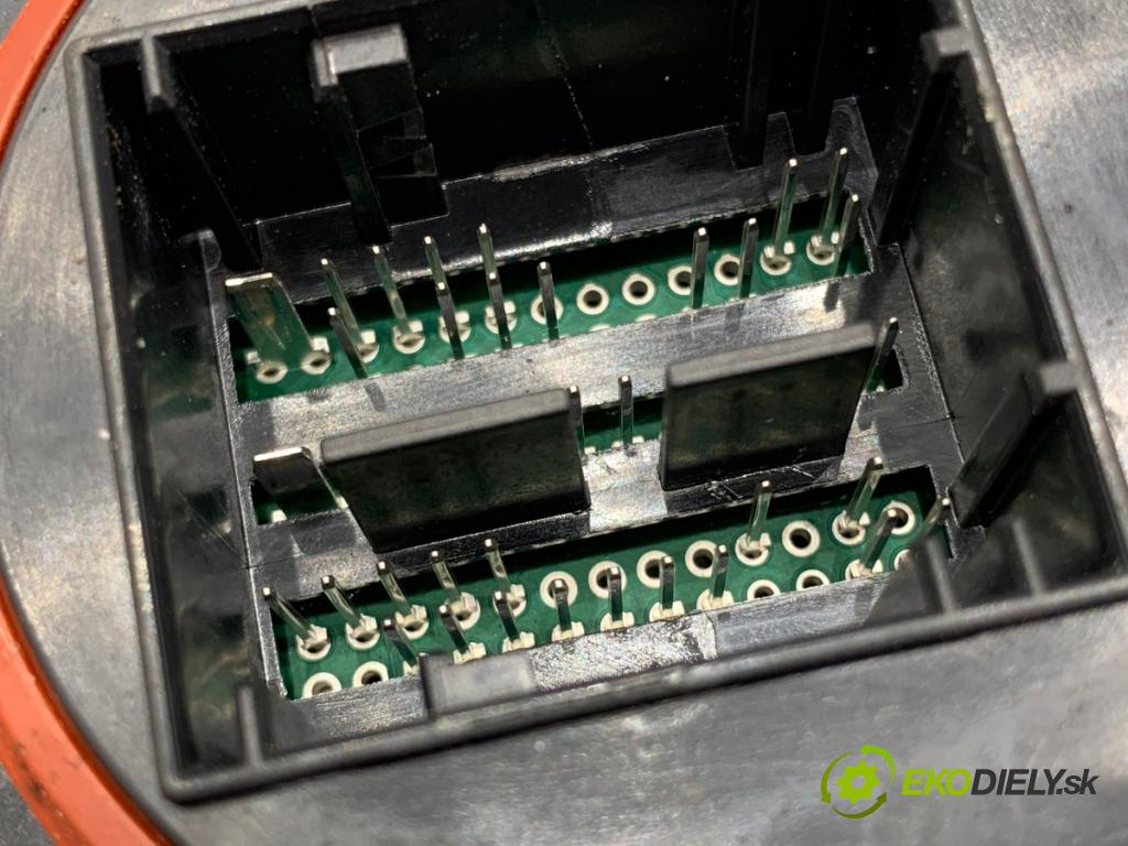 LAND ROVER RANGE ROVER EVOQUE SUV 2025 150 kW 2.0 D200 MHEV 4x4 1997 měnič ÚPLNÝ LED R8D2-13E005-AA