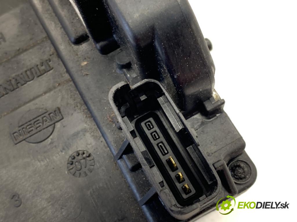NISSAN QASHQAI J10 SUV 2007 110 kW 2.0 dCi 1995 zámok dveře pravý zadní část