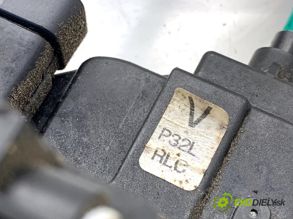 NISSAN QASHQAI J10 SUV 2007 110 kW 2.0 dCi 1995 zámok dveře levý zadní část