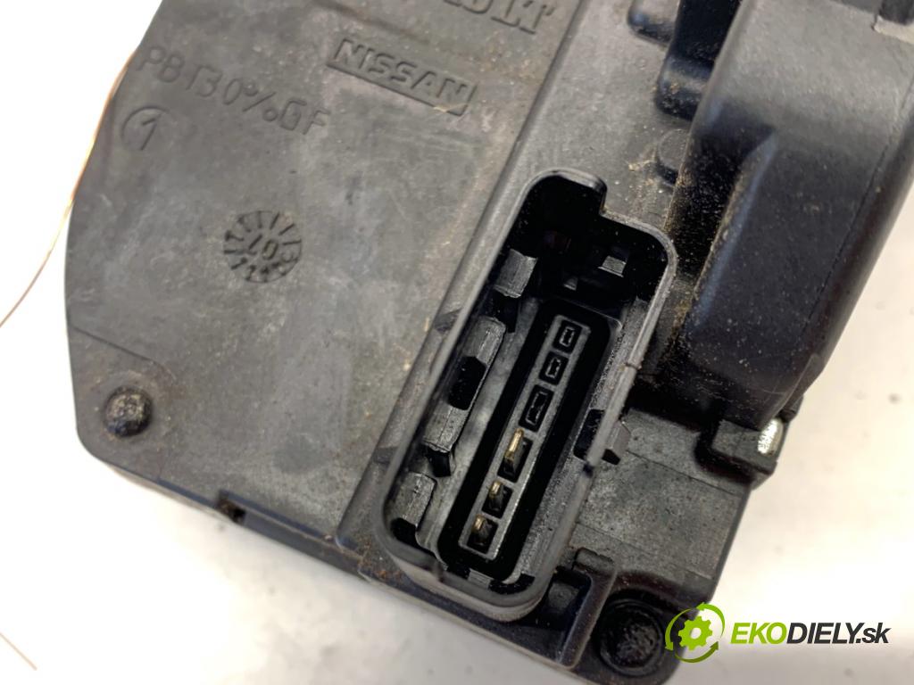 NISSAN QASHQAI J10 SUV 2007 110 kW 2.0 dCi 1995 zámok dveře pravý přední část