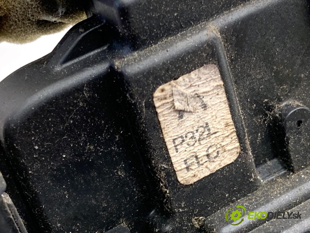 NISSAN QASHQAI J10 SUV 2007 110 kW 2.0 dCi 1995 zámok dveře levý přední část