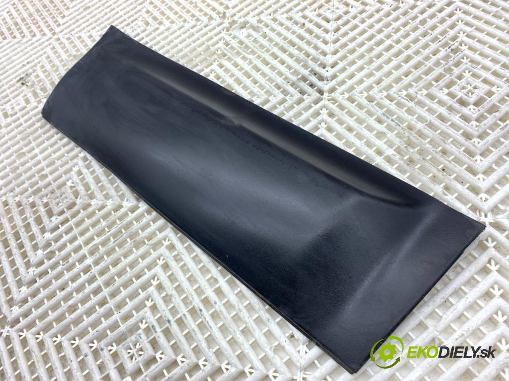 NISSAN QASHQAI J10 SUV 2007 110 kW 2.0 dCi 1995 lišta dveře pravý zadní část