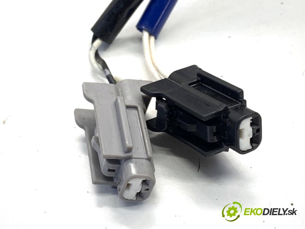 NISSAN QASHQAI J10 SUV 2007 110 kW 2.0 dCi 1995 Kľučka vonkajšia pravy predný 80611EB300