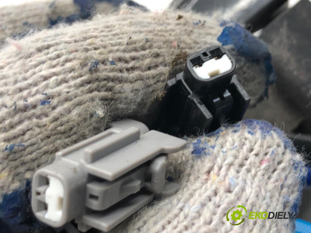 NISSAN QASHQAI J10 SUV 2007 110 kW 2.0 dCi 1995 Kľučka vonkajšia ľavy predný