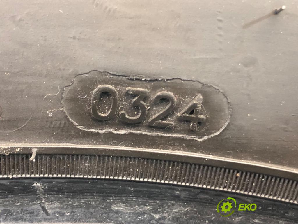 --- ---      PNEUMATIKY: VÍCENÁ SEZÓNA: 215/60 17" TRACMAX: