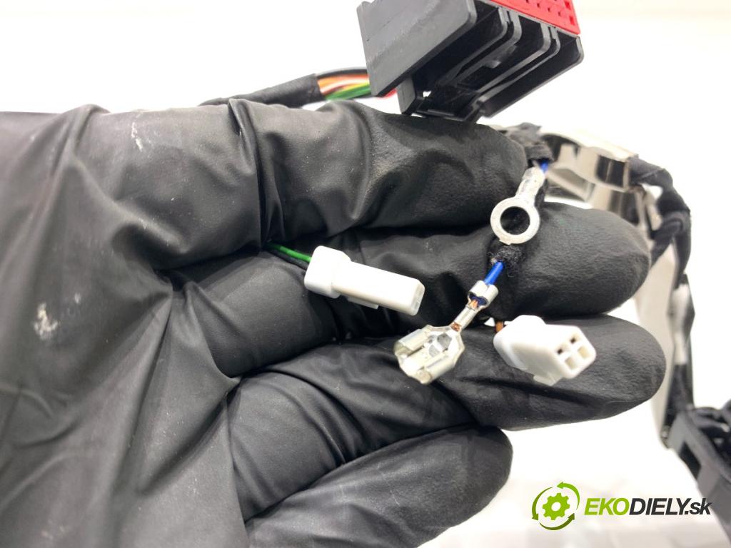 LAND ROVER RANGE ROVER EVOQUE SUV 2025 150 kW 2.0 D200 MHEV 4x4 1997 SPÍNAČE: volantu R8A2-3F563-MB