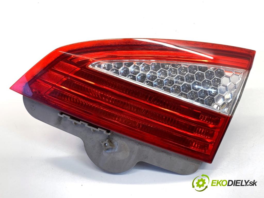 FORD MONDEO MK4 Kombi 2008 103 kW 2.0 TDCi 1997 Svetlo zad pravá vnútorná 7S71-13A602-B (Kľučka dverí ostatné)