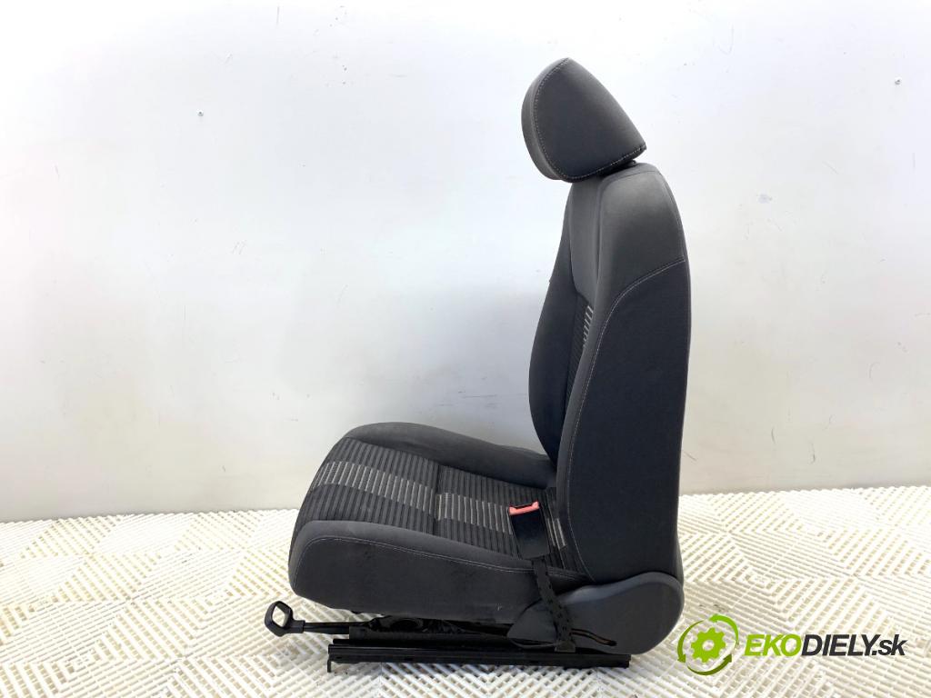 VW GOLF PLUS V liftback 2008 77 kW 1.9 TDI 1896 Sedadlo pravy predný