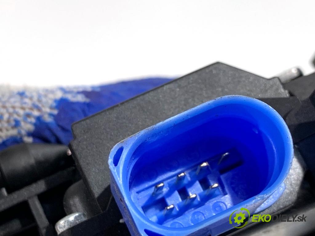 VW GOLF PLUS V liftback 2013 90 kW 1.4 TSI 1390 zámok dveře pravý zadní část 7L0839016H