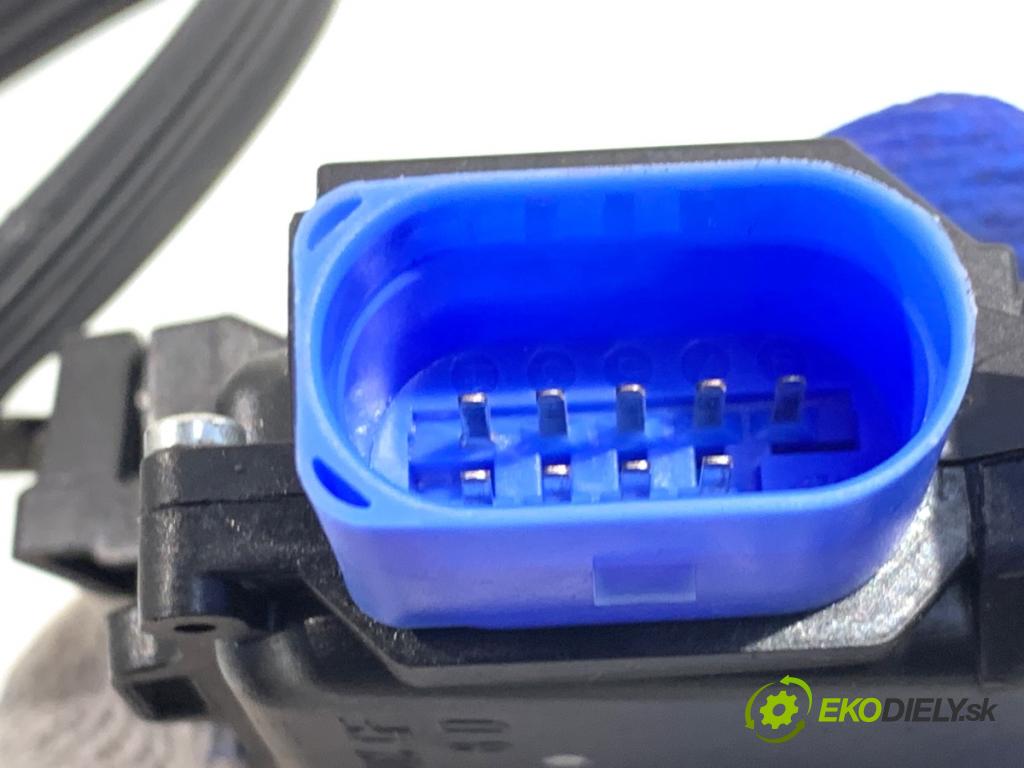 VW GOLF PLUS V liftback 2013 90 kW 1.4 TSI 1390 zámok dveře pravý přední část 3D1837016AQ