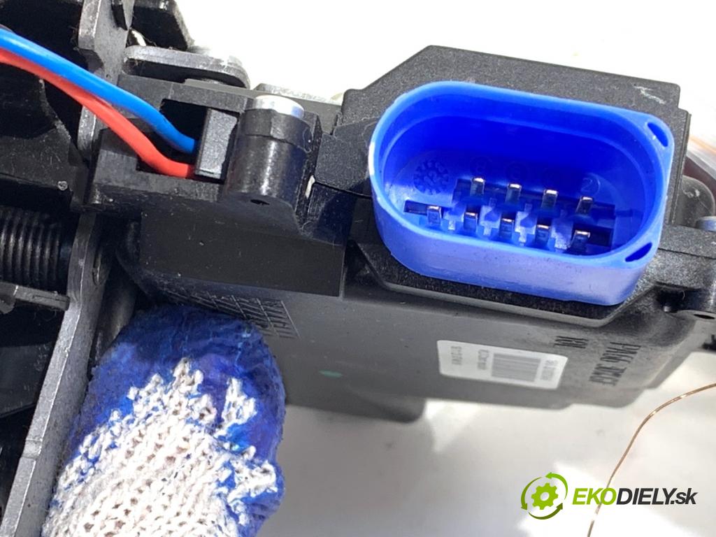 VW GOLF PLUS V liftback 2013 90 kW 1.4 TSI 1390 zámok dveře levý přední část 3D1837015AS