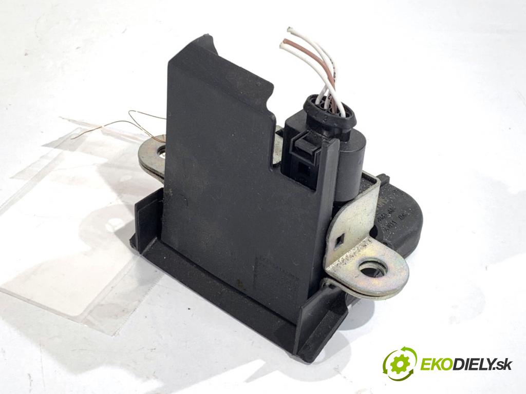 VW GOLF PLUS V liftback 2013 90 kW 1.4 TSI 1390 zámok dveří zadní část 5M0827505E