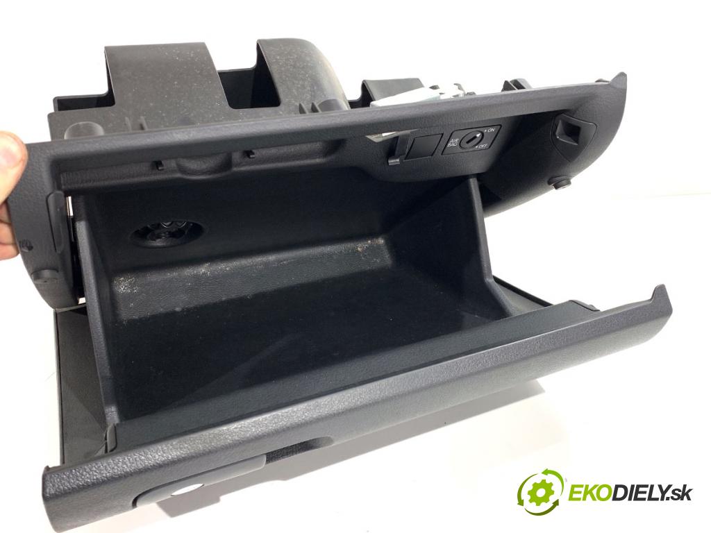 VW GOLF PLUS V liftback 2013 90 kW 1.4 TSI 1390 přihrádka kastlík spolujezdce 5M1857097Q (Přihrádka (kastlík))