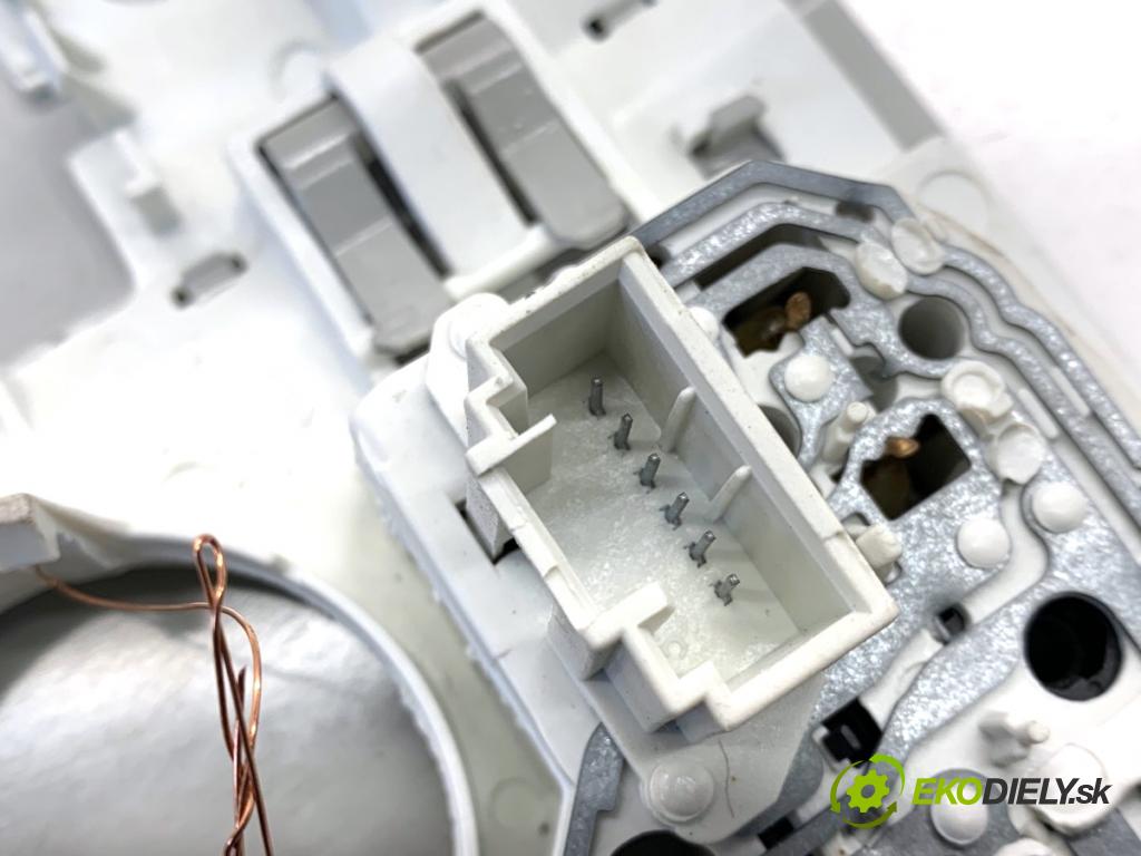 VW GOLF PLUS V liftback 2013 90 kW 1.4 TSI 1390 světlo stropní 1K0947105N