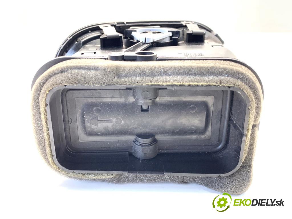 VW GOLF PLUS V liftback 2013 90 kW 1.4 TSI 1390 mří topení pravý přední část 5M0819710 5M0819759