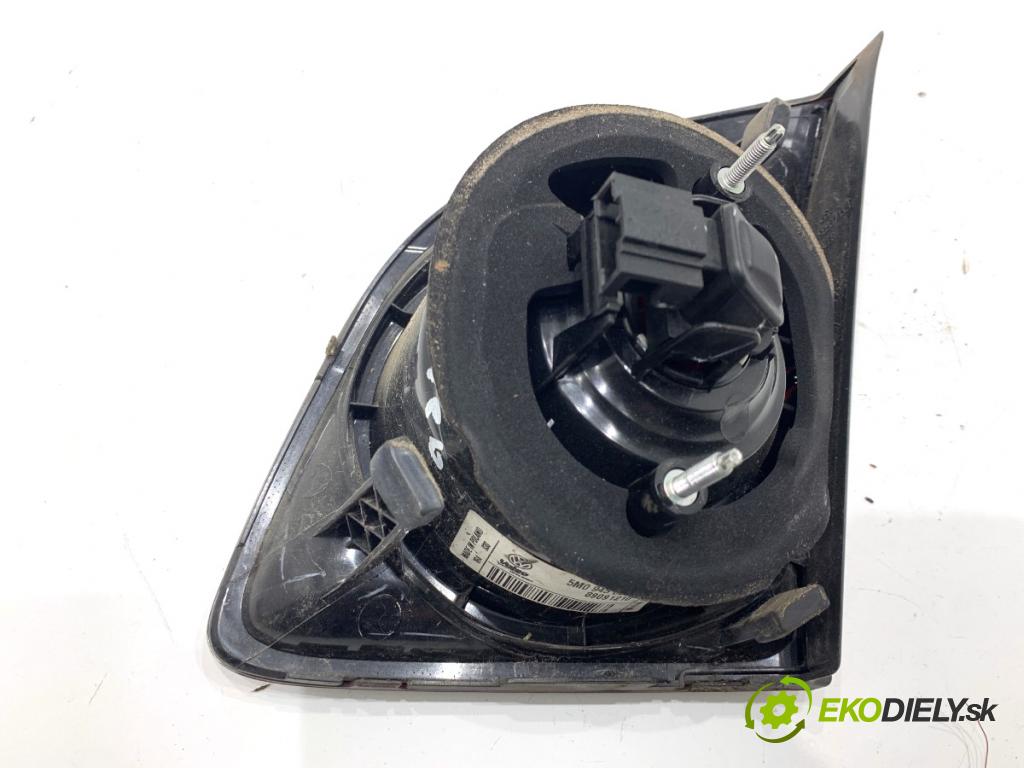 VW GOLF PLUS V liftback 2013 90 kW 1.4 TSI 1390 světlo zadní část levá strana vnitřní 5M0945093M (Klika dveří ostatní)