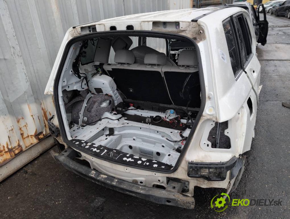 MERCEDES-BENZ X204 SUV 2012 125 kW 220 CDI (204.902) 2143 karoséria ČTVRŤÁK: Blatník prah strecha PODŁUŻNICA