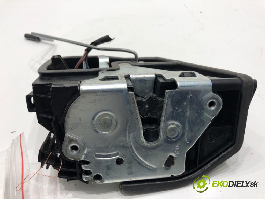 BMW F25 SUV 2013 135 kW xDrive 20 d 1995 zámok dveře pravý přední část 7318424