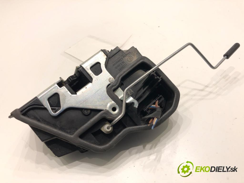 BMW F25 SUV 2013 135 kW xDrive 20 d 1995 zámok dveře pravý přední část 7318424