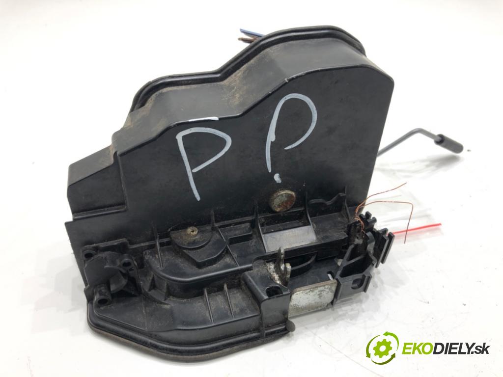 BMW F25 SUV 2013 135 kW xDrive 20 d 1995 zámok dveře pravý přední část 7318424