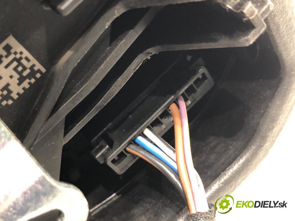 BMW F25 SUV 2013 135 kW xDrive 20 d 1995 zámok dveře pravý přední část 7318424