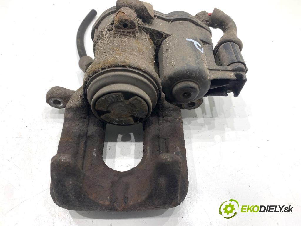 BMW F25 SUV 2013 135 kW xDrive 20 d 1995 brzdič třmen pravý zadní část