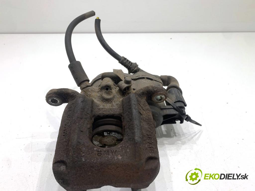 BMW F25 SUV 2013 135 kW xDrive 20 d 1995 Brzdič strmeň ľavy zad 