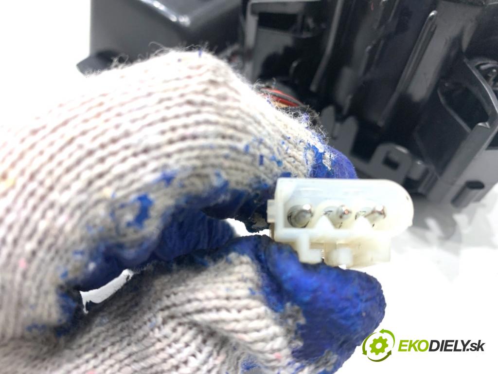 BMW F25 SUV 2013 135 kW xDrive 20 d 1995 Držiak na nápoje 9184498 (Držiak (úchyt) na nápoje)