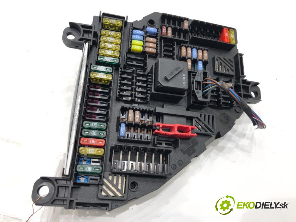 BMW F25 SUV 2013 135 kW xDrive 20 d 1995 Skrinka poistková 9259469 (Poistková skrinka)