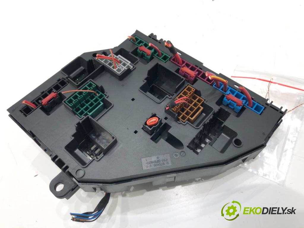 BMW F25 SUV 2013 135 kW xDrive 20 d 1995 Skrinka poistková 9259469 (Poistková skrinka)