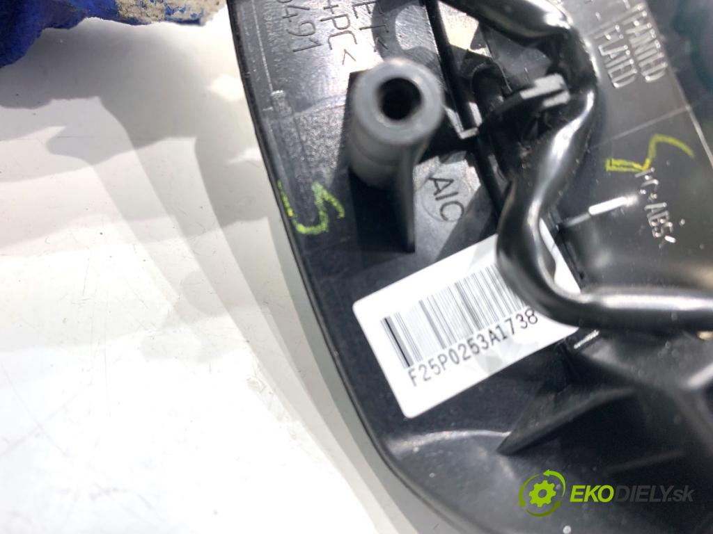 BMW F25 SUV 2013 135 kW xDrive 20 d 1995 SPÍNAČE: volantu 9230229