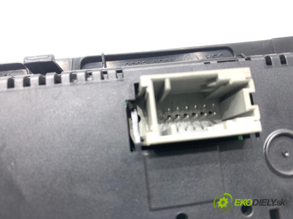 BMW F25 SUV 2013 135 kW xDrive 20 d 1995 Panel ovládaní topení 9289958 (Páčky pod volantem)