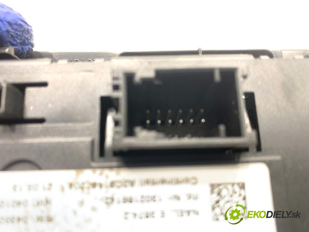 BMW F25 SUV 2013 135 kW xDrive 20 d 1995 Panel ovládaní topení 9289958 (Páčky pod volantem)