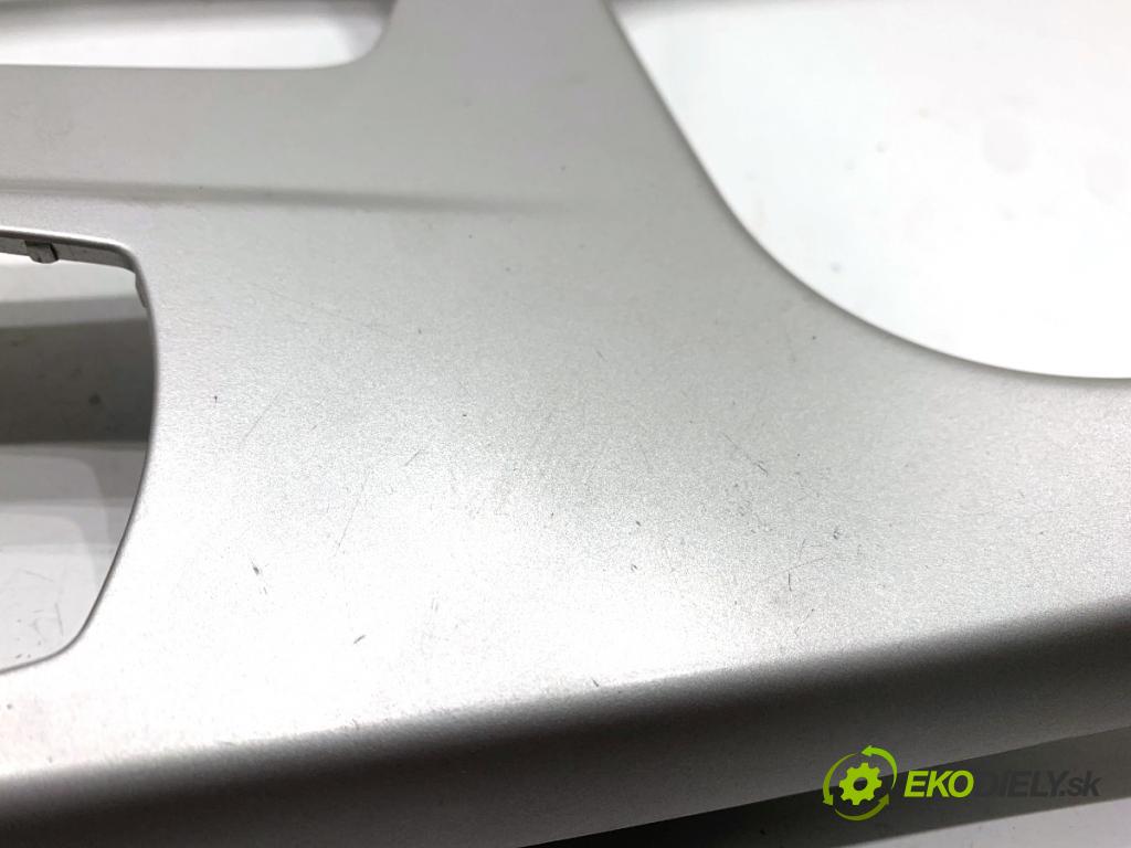 BMW F25 SUV 2013 135 kW xDrive 20 d 1995 lišty kryt 9184481 9184126 (Lišta)