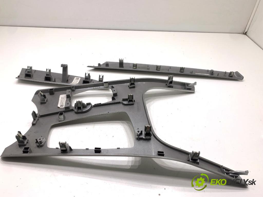 BMW F25 SUV 2013 135 kW xDrive 20 d 1995 lišty kryt 9184481 9184126 (Lišta)