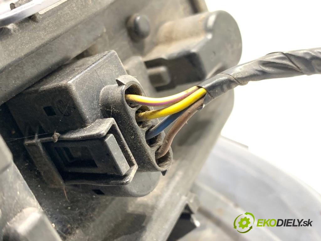 BMW F25 SUV 2013 135 kW xDrive 20 d 1995 světlo pravý zadní část 7217312