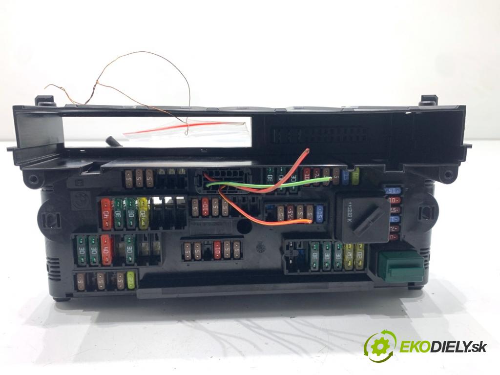 BMW F25 SUV 2013 135 kW xDrive 20 d 1995 Skrinka poistková 9259467 (Poistková skrinka)