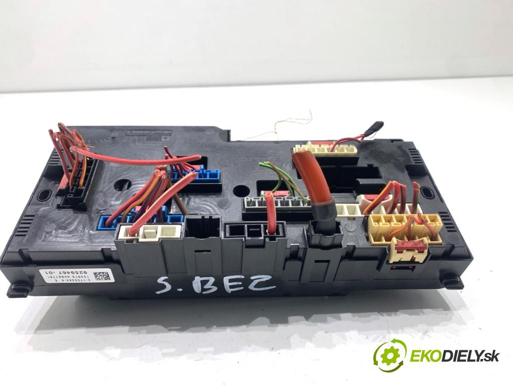 BMW F25 SUV 2013 135 kW xDrive 20 d 1995 Skrinka poistková 9259467 (Poistková skrinka)