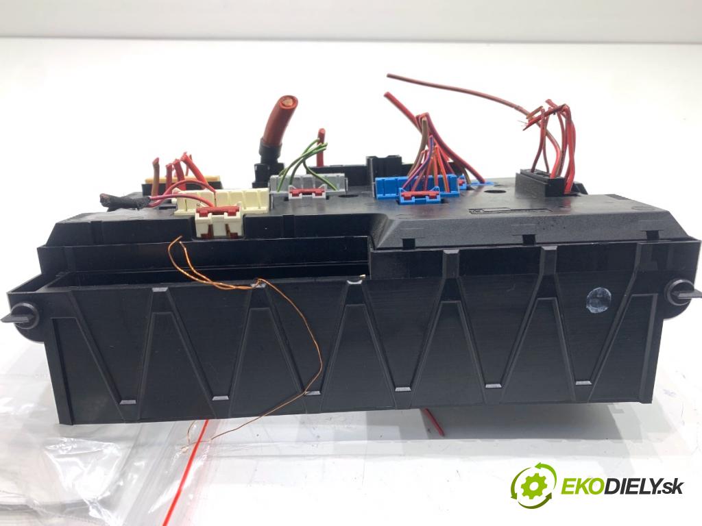 BMW F25 SUV 2013 135 kW xDrive 20 d 1995 Skrinka poistková 9259467 (Poistková skrinka)