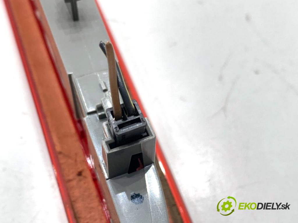 BMW F25 SUV 2013 135 kW xDrive 20 d 1995 světlo brzdových světel 7217304