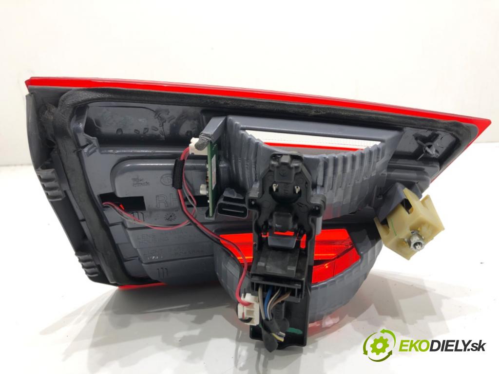 BMW F25 SUV 2013 135 kW xDrive 20 d 1995 světlo zadní část pravá vnitřní  (Klika dveří ostatní)